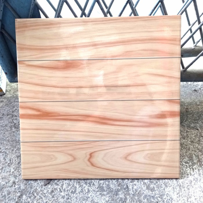 KERAMIK 40X40 URAT KAYU GLOSSY MOTIF PARKIT KAYU