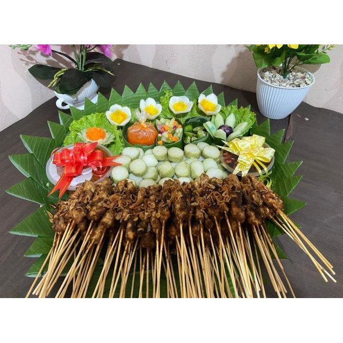 

Sate ayam+Lontong full daging sate tampah siap makan 50 tusuk matang
