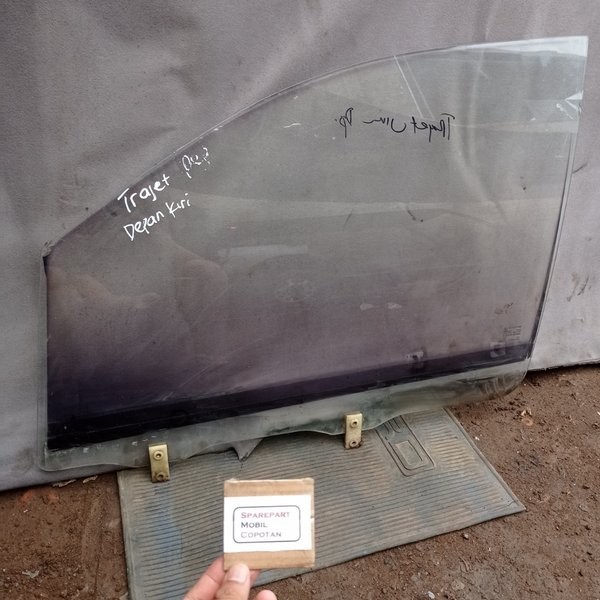 Kaca Pintu Depan Kiri Hyundai Trajet