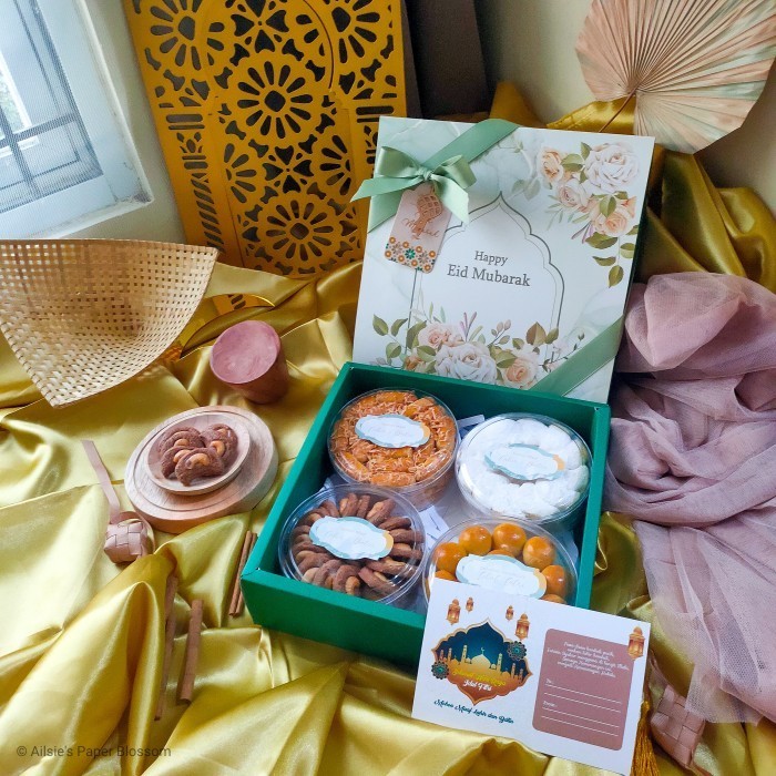

Limited Parsel Lebaran Premium Isi 4 Toples Hampers Kue Idul Fitri Ramadan - Rustic Rose Baru!