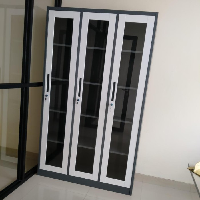 

Lemari Arsip 3 Pintu Kaca / Plat Besi Lebih Tebal / Lemari Kantor