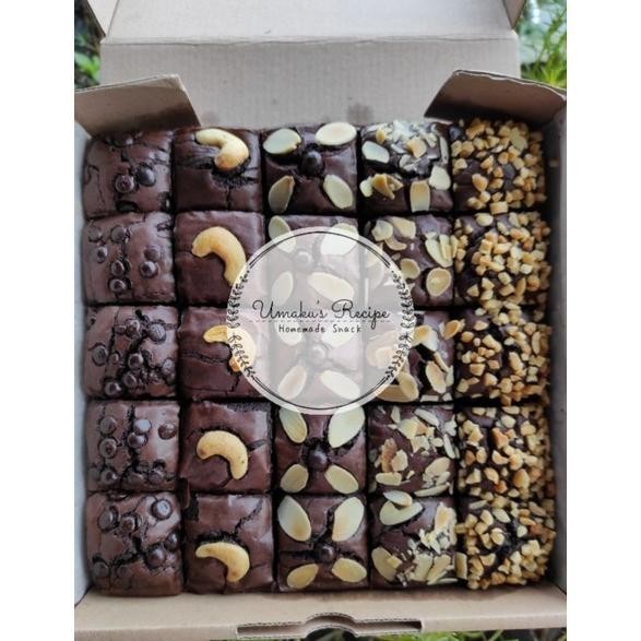 

Ramadhan Sale [Hemat] Brownies Sekat Uk 20X20 (25 Potong) - Bebas Pilih Topping | Fudgy Brownies | Fudge Brownies Shiny Crust | Brownies Panggang Paling Murah