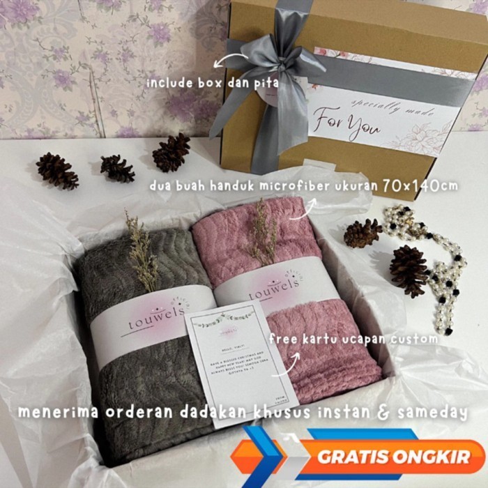 

Hampers Kado Souvenir / Gift Set Box Handuk 70X140Cm Couple Pasangan 4