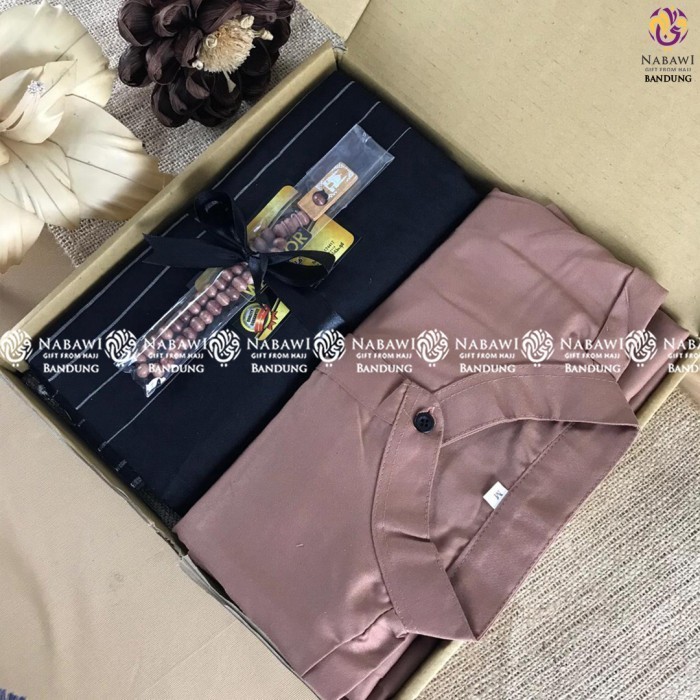 

Hampers Gift Cowok Cakep Baju Koko Sarung Kado Cowok Kado Ulang Tahun