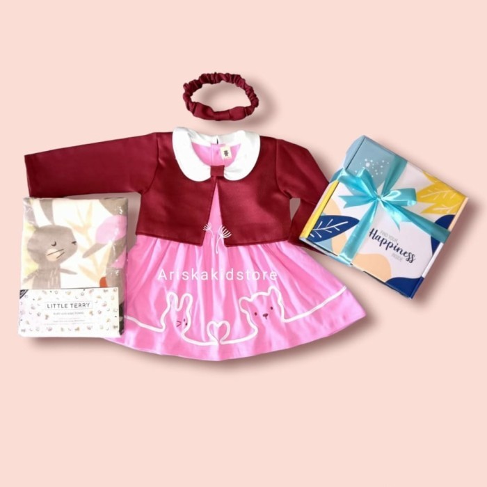 

Hamper Spesial Eksklusif Kado Lahiran Bayi Perempuan Handuk Jumper