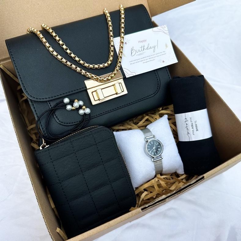 

Ready>>> [A7677]Hampers Gift Box Cllara Bag/Kado Ulang Tahun/Kado Anniversary/Kado Wedding/Kado Wisuda/Kado Pacar/Kado Ayang/Kado Bestie/Kado Guru/Kado Mertua/Kado Istri/Kado Ibu/Hampers Lebaran/Hampers Ramadhan