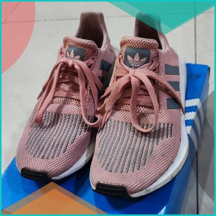 Sepatu Adidas Original wanita size 39,5 warna pink 19F3B2024 onderdil