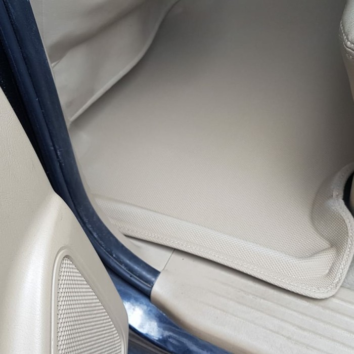 Karpet Mobil Kagumat Original Toyota Fortuner/Innova 2005-2011