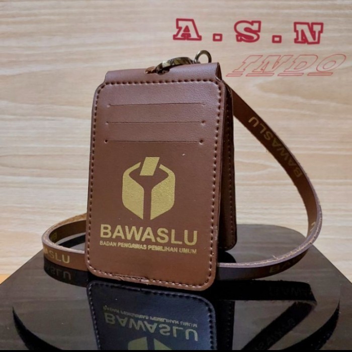 

BARANG TERLARIS Holder kalung id card kulit lipat magnet logo bawaslu
