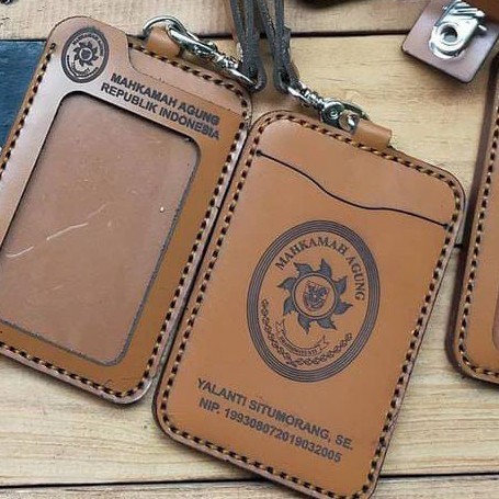 

BARANG TERLARIS Name Tag Id Card Holder Kulit, Id card Kulit Custom Logo dan Nama