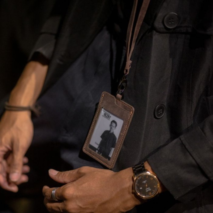 

BARANG TERLARIS DOMPET ID CARD REVEN KULIT SAPI ASLI MODEL TALI PANJANG BERKUALITAS