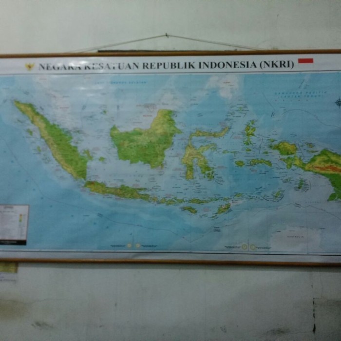 Peta Indonesia Bingkai Kayu Lapis Kain Besar