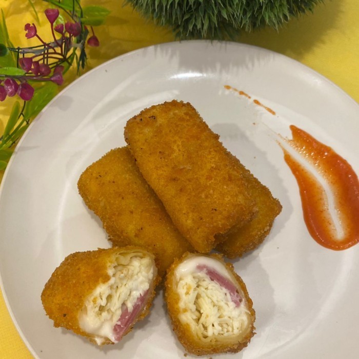 

Uinn - Risoles Mayo / Risol Smoked Beef. Frozen Food, Makanan Beku