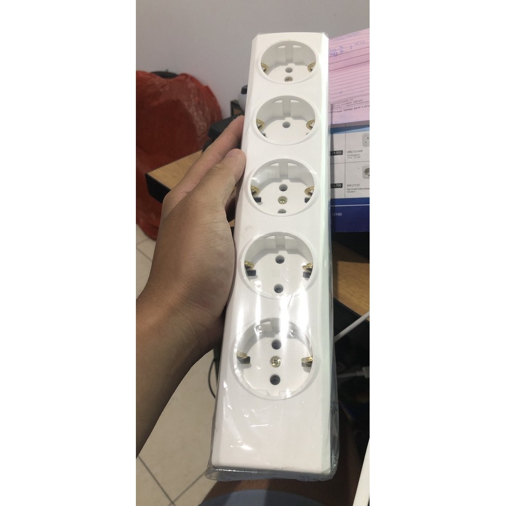 Stop Kontak 5 Lubang Broco