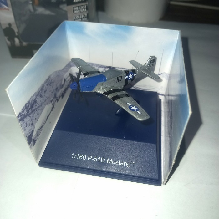 Diecast Niatur Pesawat Terbang Tempur P 51D Mustang Mainan Besi