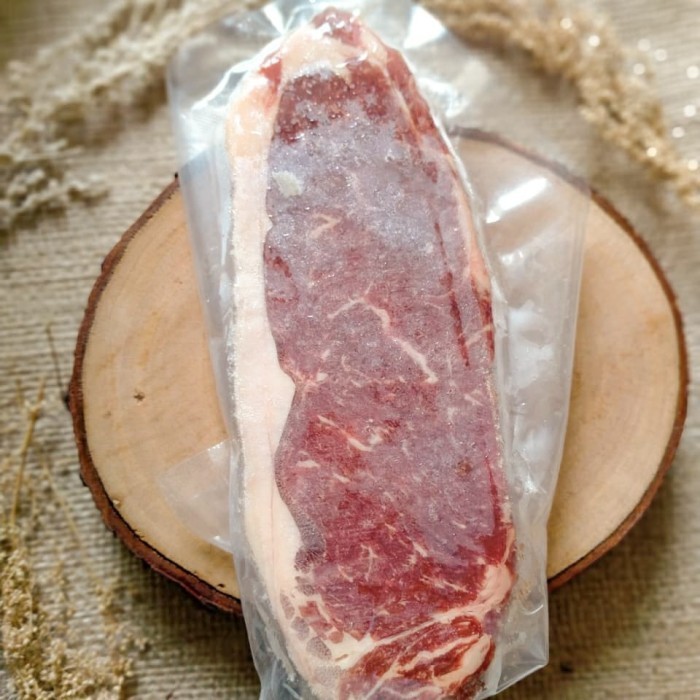 

Ayala - Daging Sapi /Striploin Beef Steak Aust. Grade A / Steak Cut 150-180 Gr