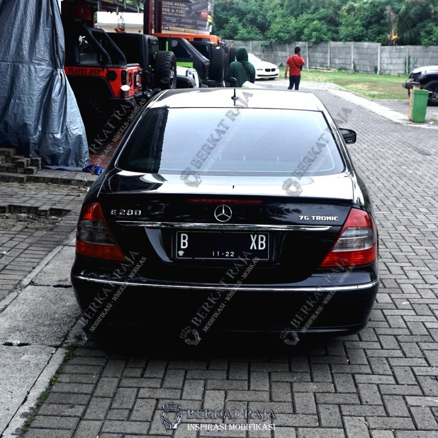 Spoiler Ducktail Mercedes Benz W211 ( PLASTIK ABS )