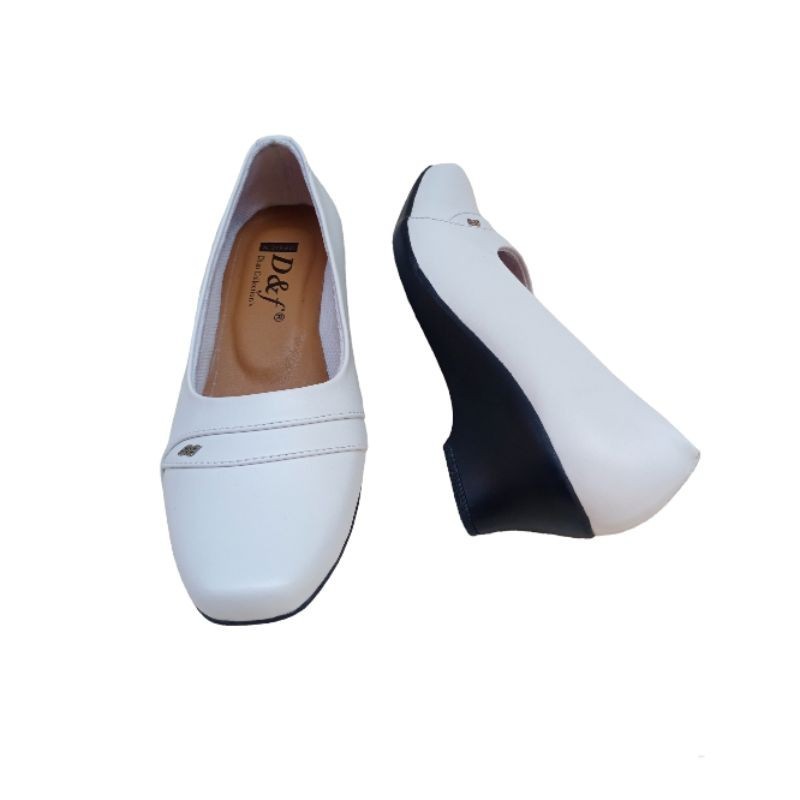 Promo Mega Sale 4.4 // Sepatu Pantofel Putih Wanita / Sepatu Pantofel Hak 5cm / Sepatu Akbid /