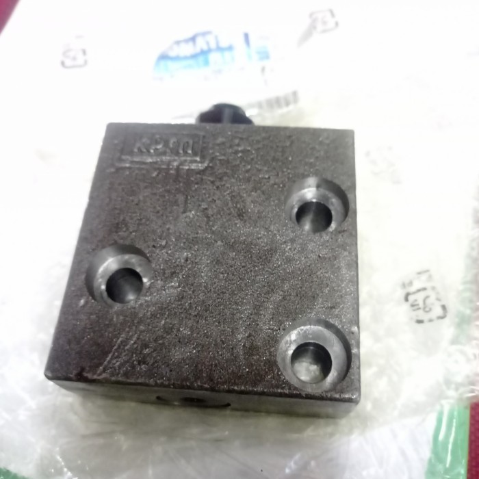 723-40-71800 Redusing valve pc200-8/7