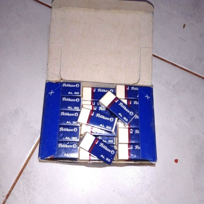 

Penghapus Pensil Pelikan Radierer AL 30 Harga 1 Pcs