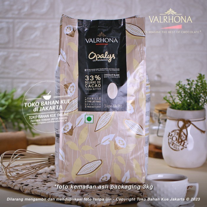 

Cabina Valrhona Opalys 33% White Chocolate 1Kg Couverture Coklat Putih Coin
