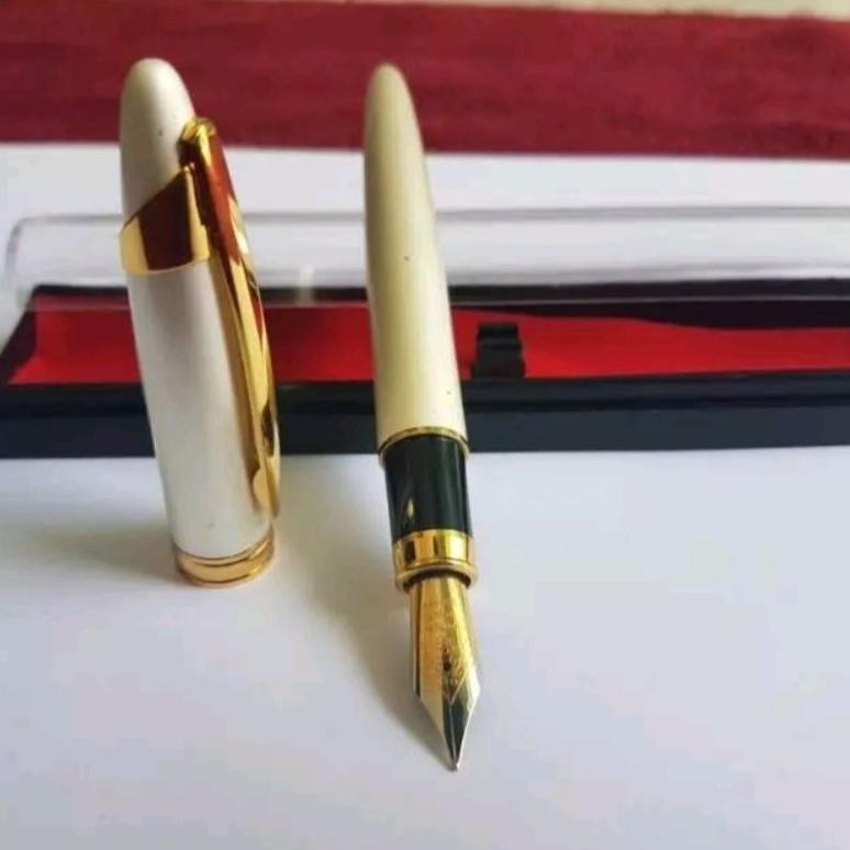 

Lagi Promooo !!! Pena Langka Gold Nib (5Kmf) Koleksi Langka Fountain Pen Ink. Tinta Isi Ulang