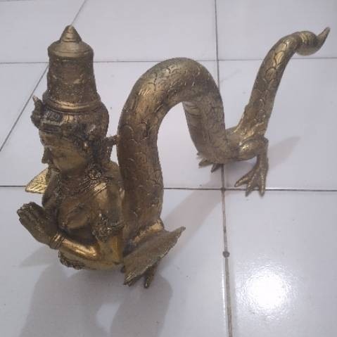 Patung Kuningan Nyi Blorong