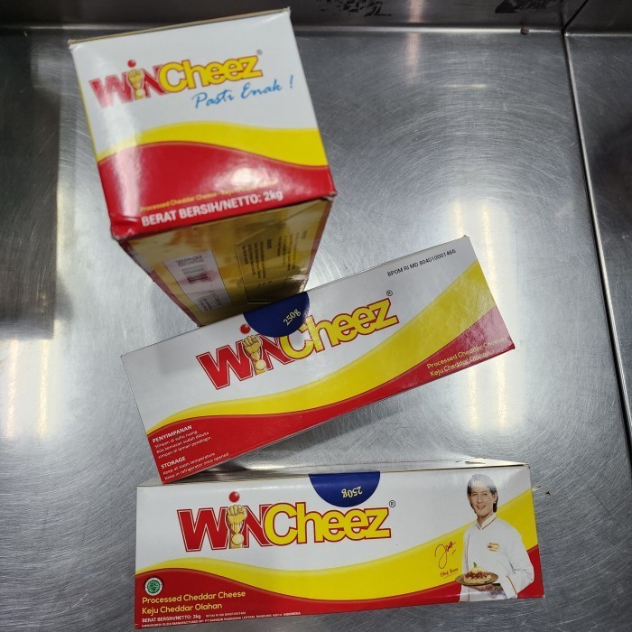 

KEJU WINCHEEZ ISI 8 X 250 GRAM , CHEESE CHEDDAR BLOK 250GR BOX