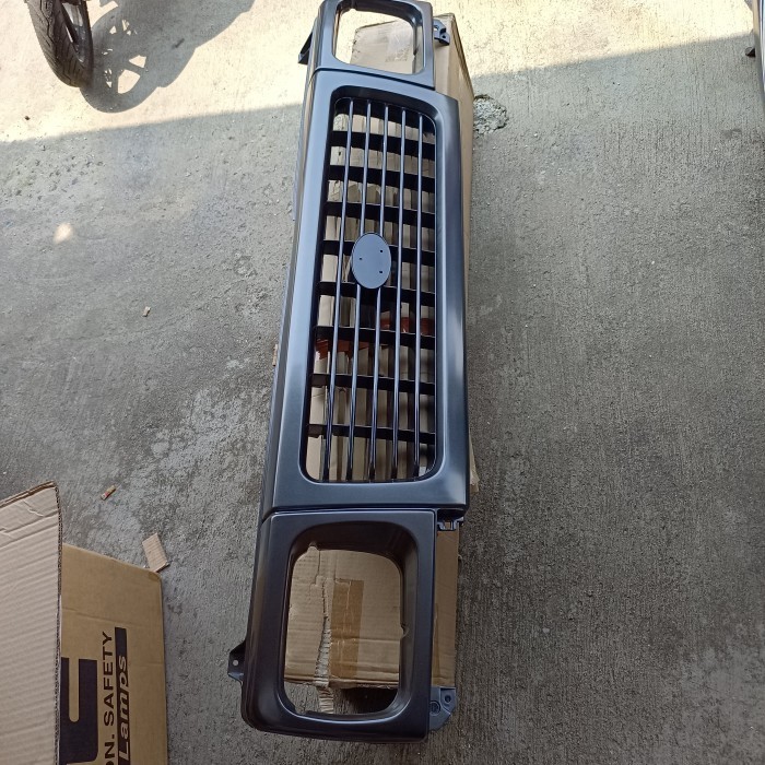 Grill Feroza Warna Body