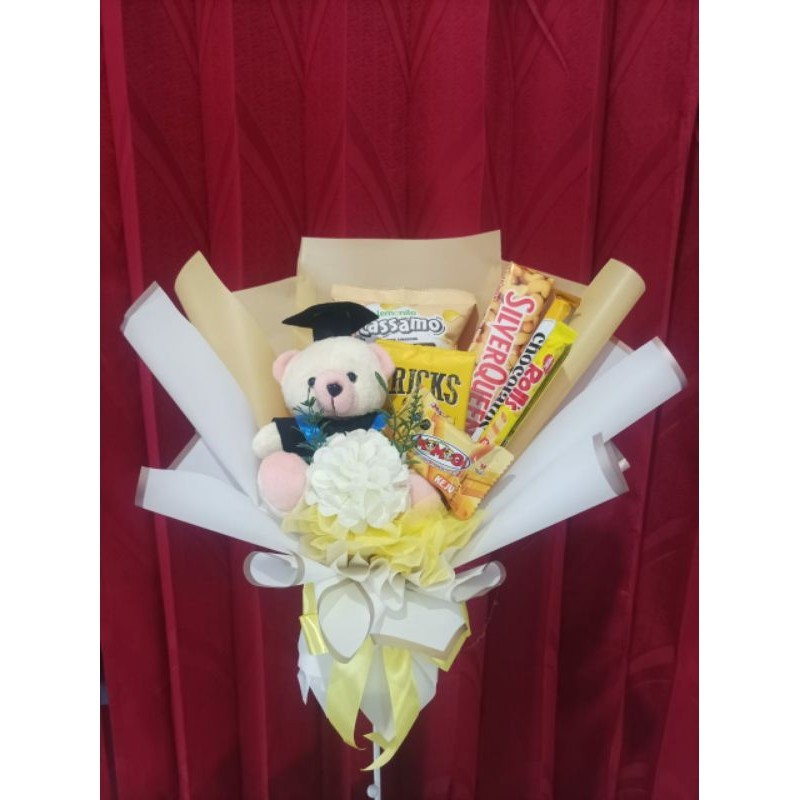 Buket Wisuda Boneka dan Snack