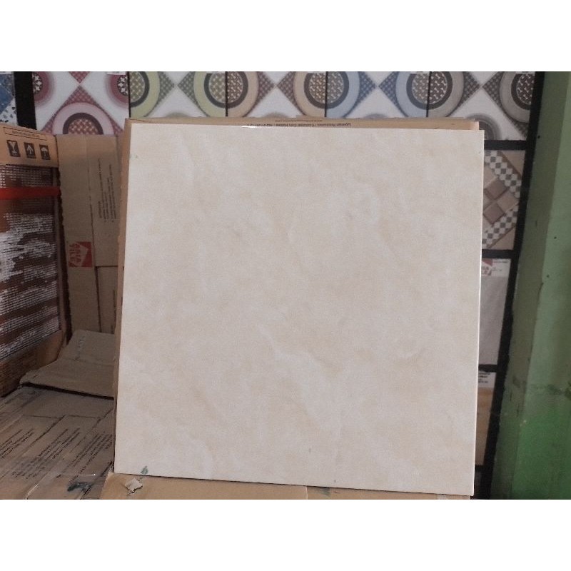 Keramik 40x40 Lantai kilap cream
