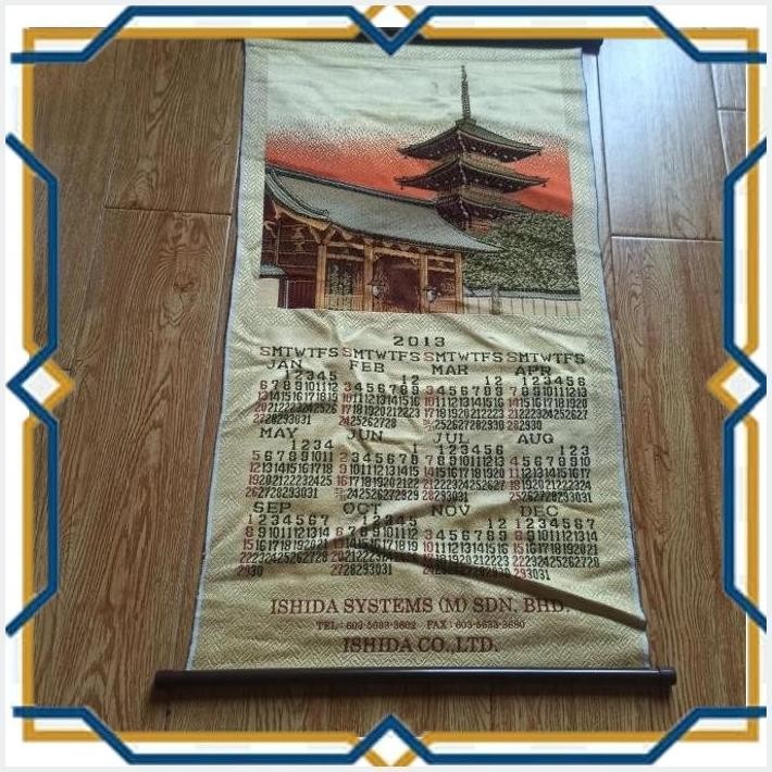 [CCA] PAJANGAN DINDING KALENDER JEPANG 2013 MOTIF PAGODA BAHAN KAIN T:82CM