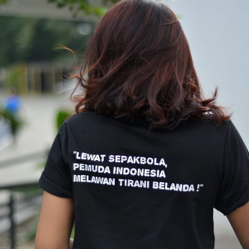 Kaos T Shirt Pria Lewat Sepakbola Pemuda Indonesia Melawan Tirani Belanda