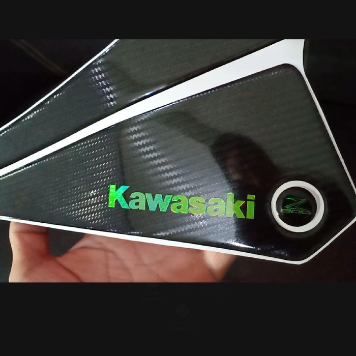 Kawasaki Z800 Tankpad Samping