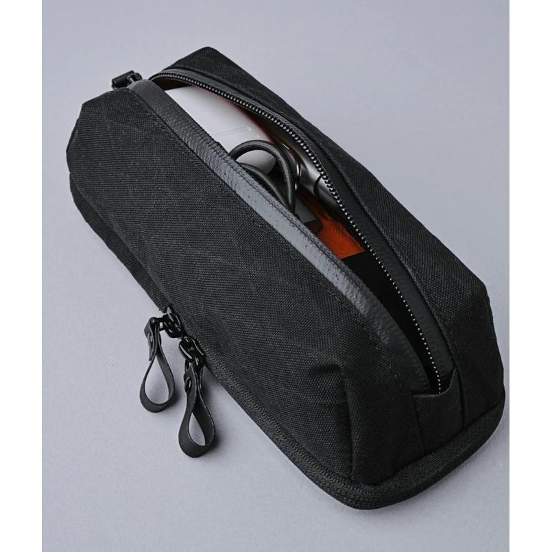 

Tempat Pensil Alpaka Pencil Case Pro Series High Tech Stationaries