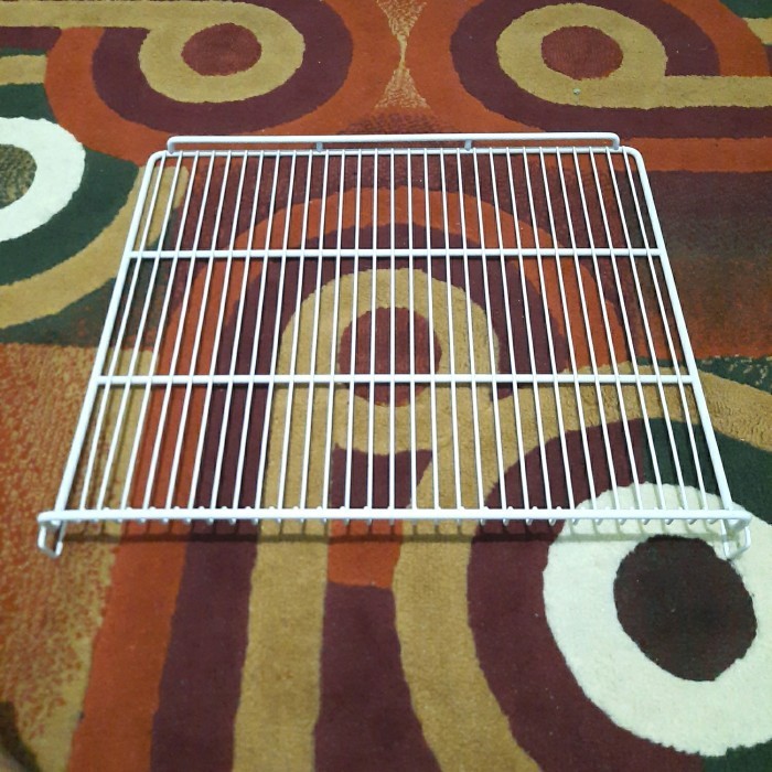 Rak Showcase Kulkas Polytron