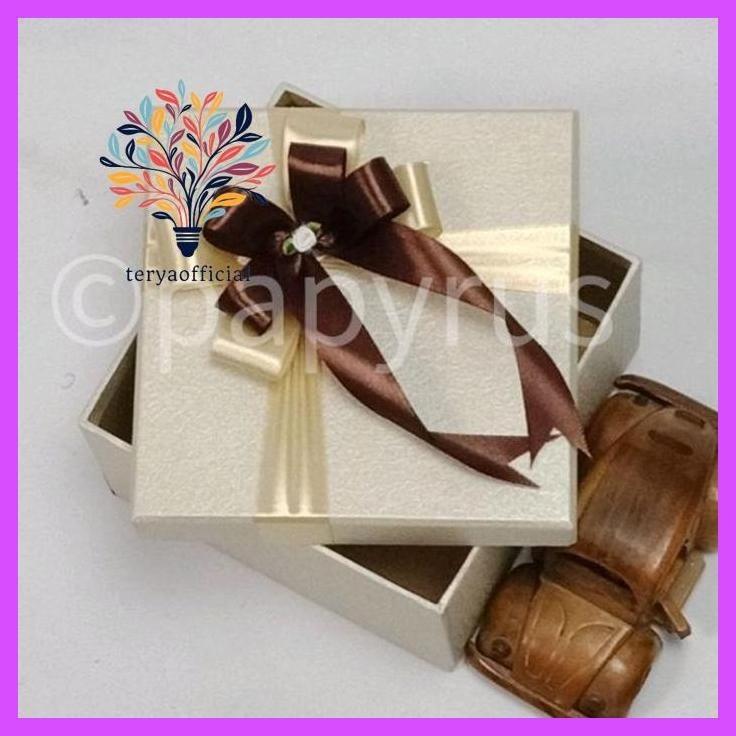 

Beli 2 Murah Papyrus 15X15 Tinggi 5Cm Kotak Kado Gift Box