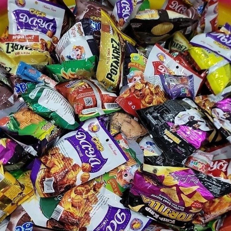 

PAKET HAMPERS SNACK RANDOM ACAK ISI 15PCS COD