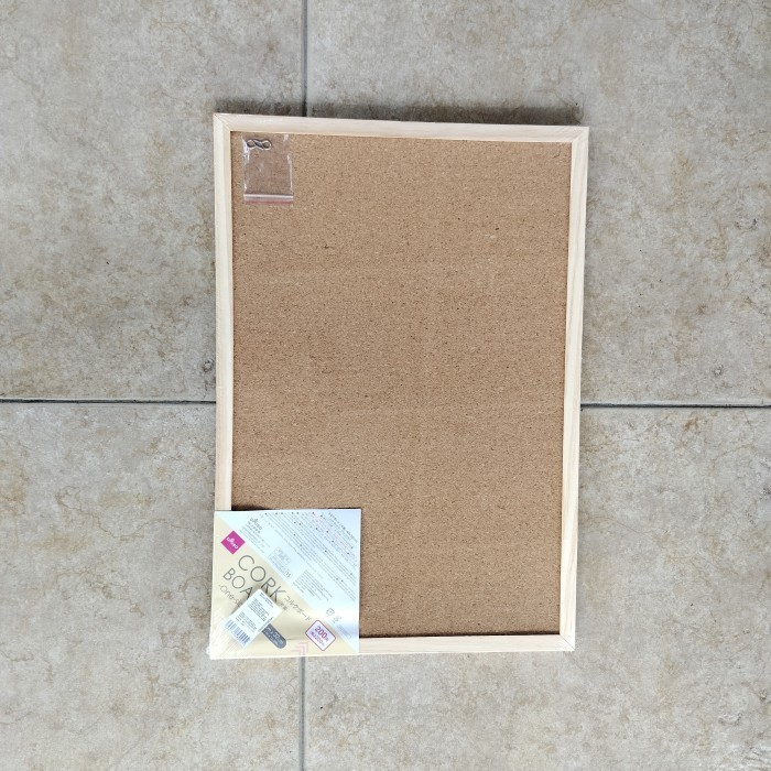 

daiso cork board papan gabus besar 32 x 46 cm papan memo