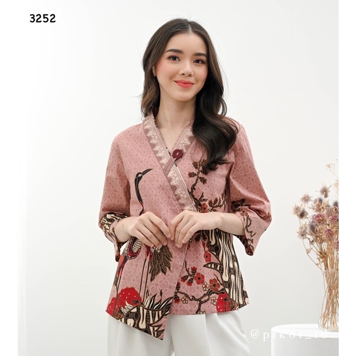 Kemeja Batik Wanita // Batik wanita / atasan batik wanita / baju batik kimono wanita modern /