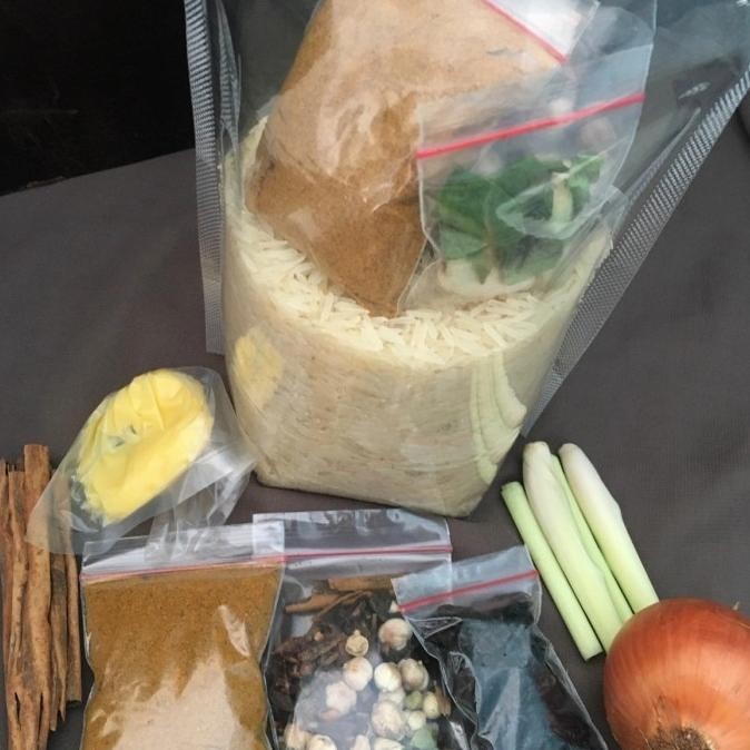 

beras basmati 1kg lengkap dengan bumbu kabsah instant HTM