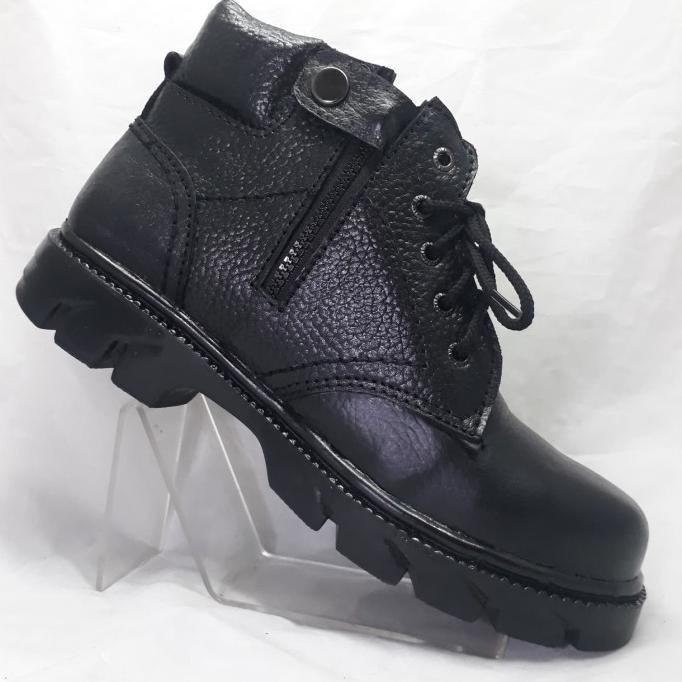 sepatu safety boot kulit asli boyken hitam polos.