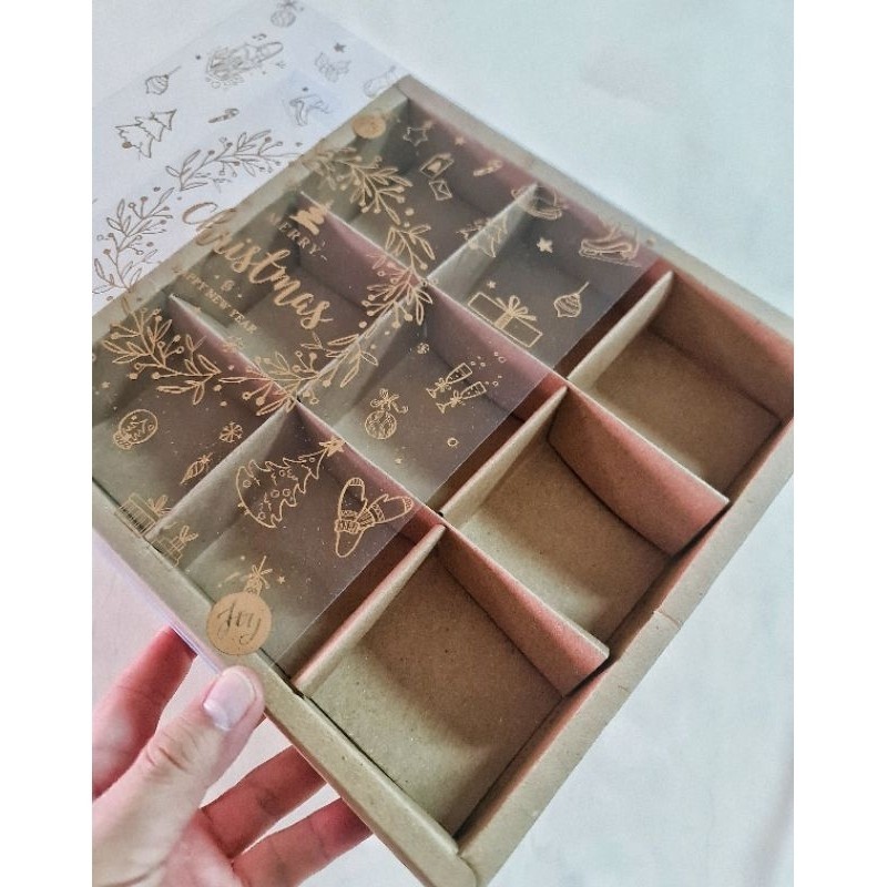 

5 pcs dus box eggtart mika motif natal II coklat sekat 9 size 7.3 cm