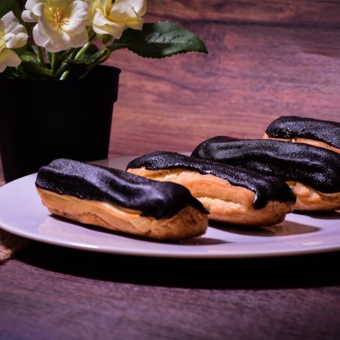 

Ready Eclair Toping Coklat Isi SPESIAL Premium 100% Halal Varian Sus