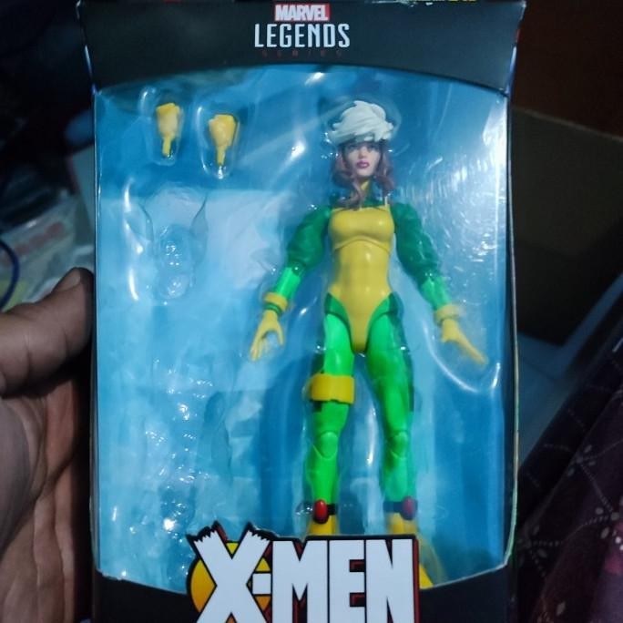 Hasbro. Marvel legends Rogue. baf aoa colossus series.