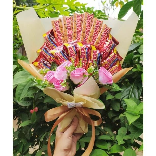 

Flashsale (S) Buket Silverqueen Plus Bengbeng Bunga Cantik Mewah Elegan Spesial/Paket/Bingkisan Snack Ulang Tahun/Ultah/ Wisuda/Kado/Hadiah Gratis Ongkir