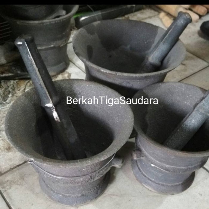 Dheao Lumpang Besi Kecil / Tumbukan Besi / Cobek