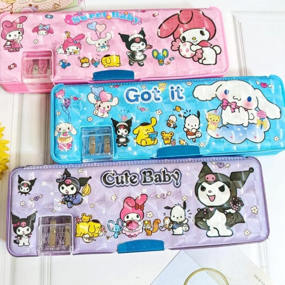 

(Krmi) Kotak Pensil Magnet Sanrio Spesial Edition / Tempat Pensil Sanrio Cute 2 Sekat Ada Kerikan Nya Ready 3 Variant Pink Biru Ungu Kualitas Terbaik Bisa Grosir Dan Cod