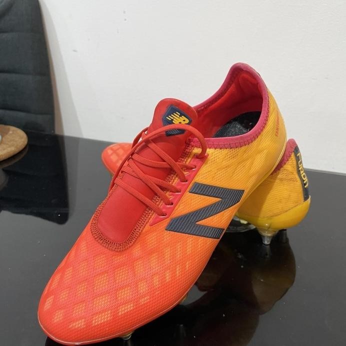 SEPATU BOLA NB FURON 4 DAN ADID45