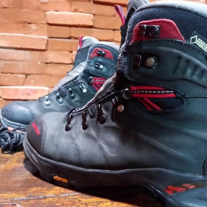 SEPATU MAMMUT